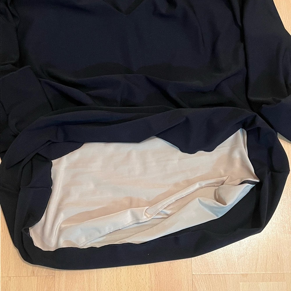SPANX Tummy Control V-Neck Top - Picture 9 of 10